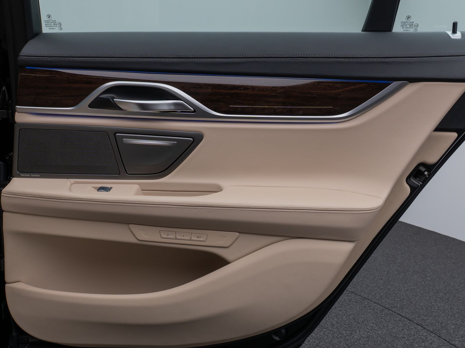 Fahrzeugabbildung BMW 730d xD 360°Laser Massage DAB DisplKey SoftClose