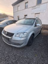Volkswagen VW Touran billig  doppelte Bereifung - Billig Gebrauchtwagen