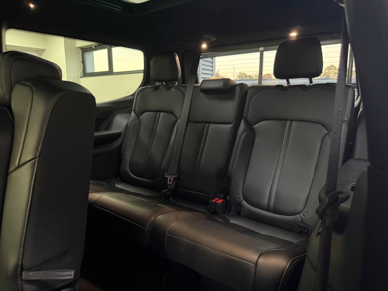 Fahrzeugabbildung Jeep WAGONEER SERIES III 5.7L-LUFTFED.-8 SITZE-LPG