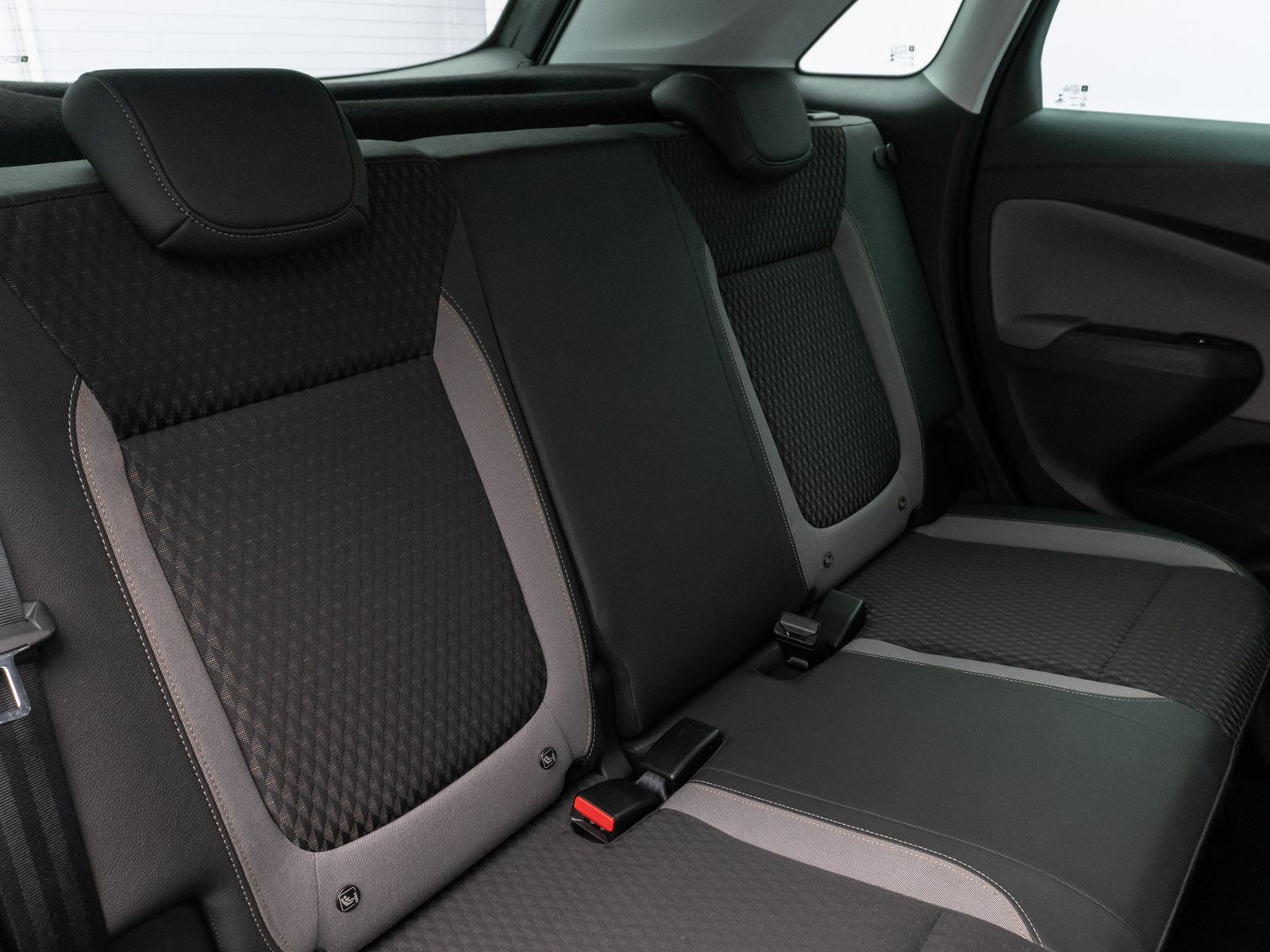 Fahrzeugabbildung Opel Crossland Innovation Kamera Navi L-hzg LED AHK