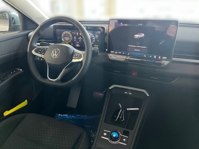 Fahrzeugabbildung Volkswagen T-Roc Life 1.5 l eTSI DSG AHK GJR NAVI