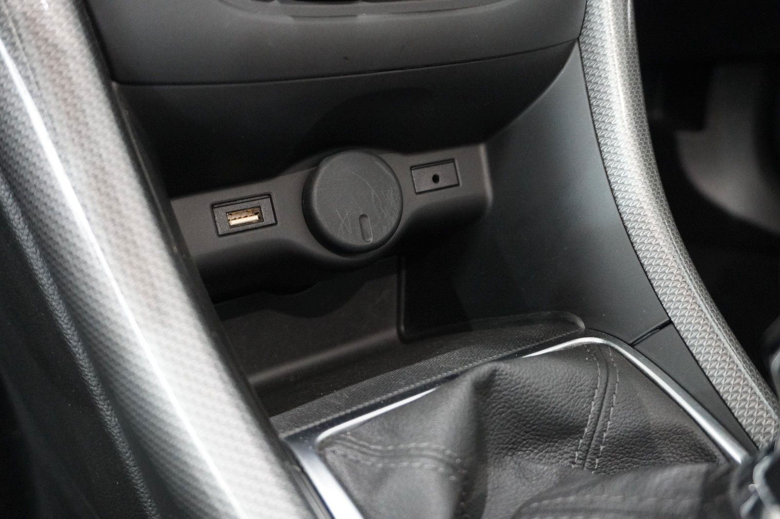 Fahrzeugabbildung Opel Cascada 1.4T EDITION SPORT/SHZ/TEMP/USB/BI-COLOR