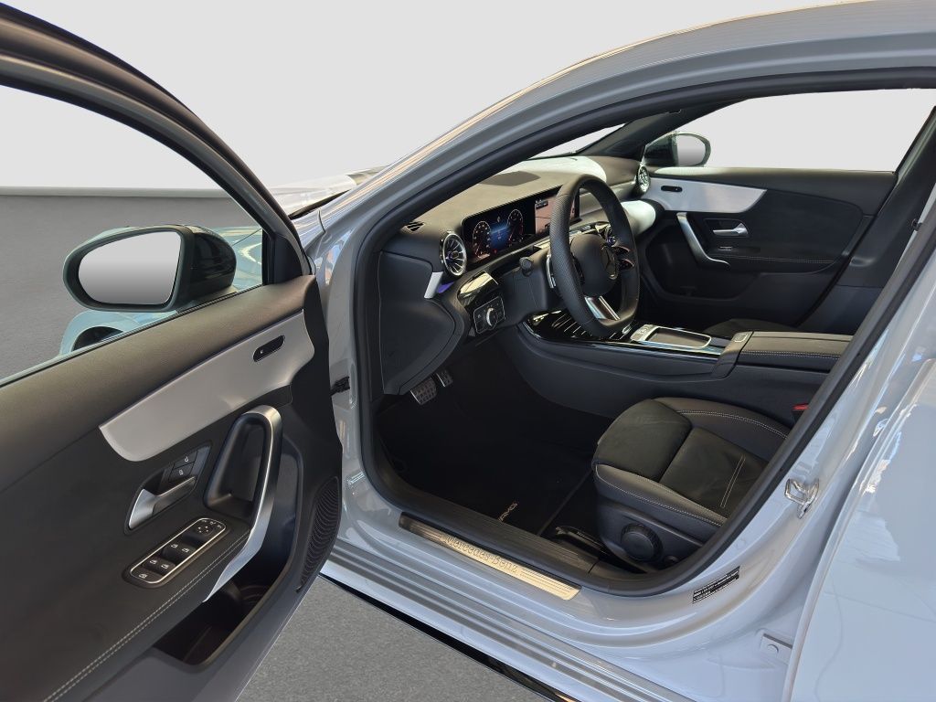Fahrzeugabbildung Mercedes-Benz A 200 AMG Line*Night Paket*Kamera*KEYLESS-GO