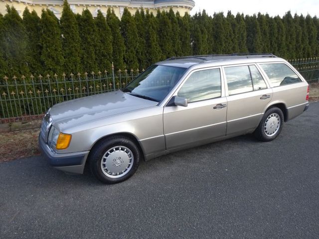 Mercedes-Benz E 300  TE 4 Matic  W 124  TÜV 06/2026  Automatik