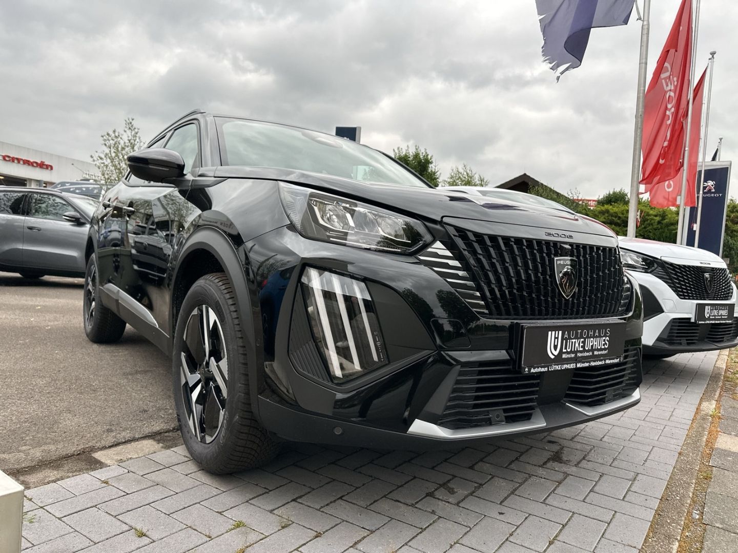Fahrzeugabbildung Peugeot 2008 ALLURE HYBRID 145 e-DSC6 Navi LED ACC SHZ