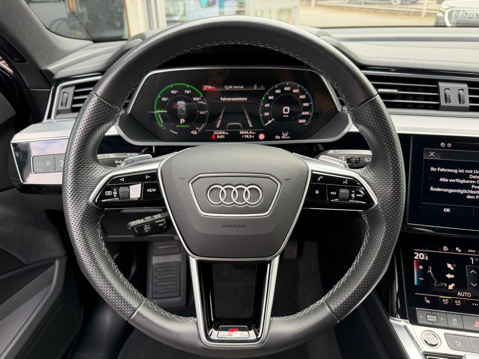 Fahrzeugabbildung Audi e-tron 50 QUATT S LINE 20"+LEDER+LUFT+ACC+KAM+