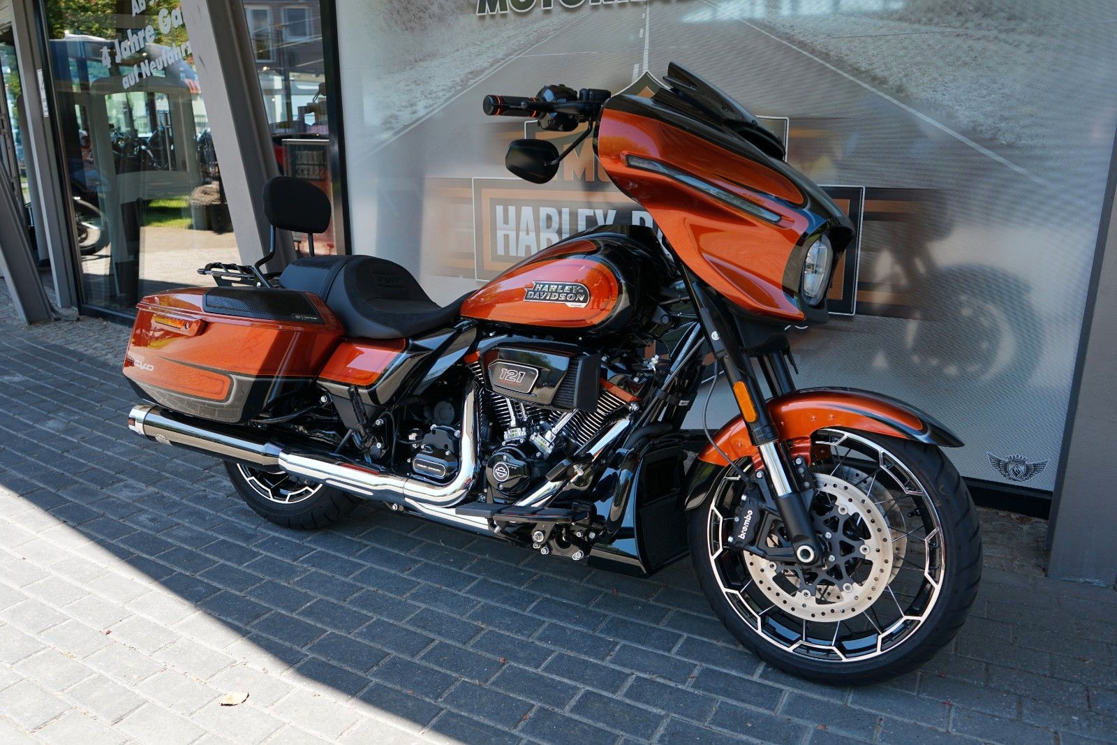 Fahrzeugabbildung Harley-Davidson Street Glide CVO FLHXSE Jekill & Hyde