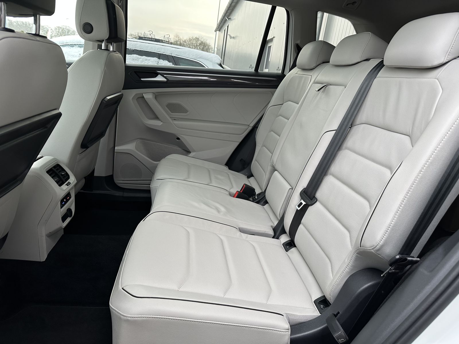 Fahrzeugabbildung Volkswagen Tiguan Allspace 4M HL NAV+LED+AHK+PANO+KAMERA+PP