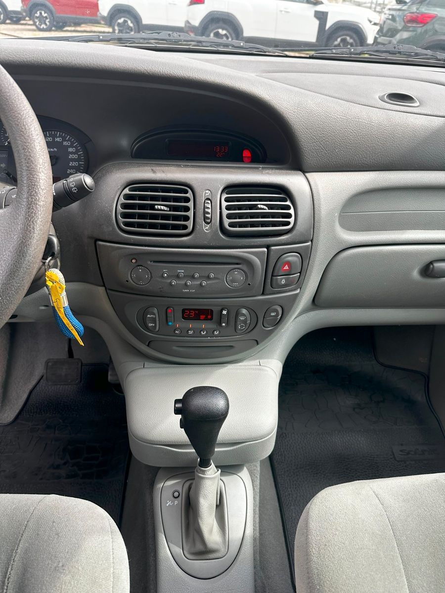 Fahrzeugabbildung Renault Scenic