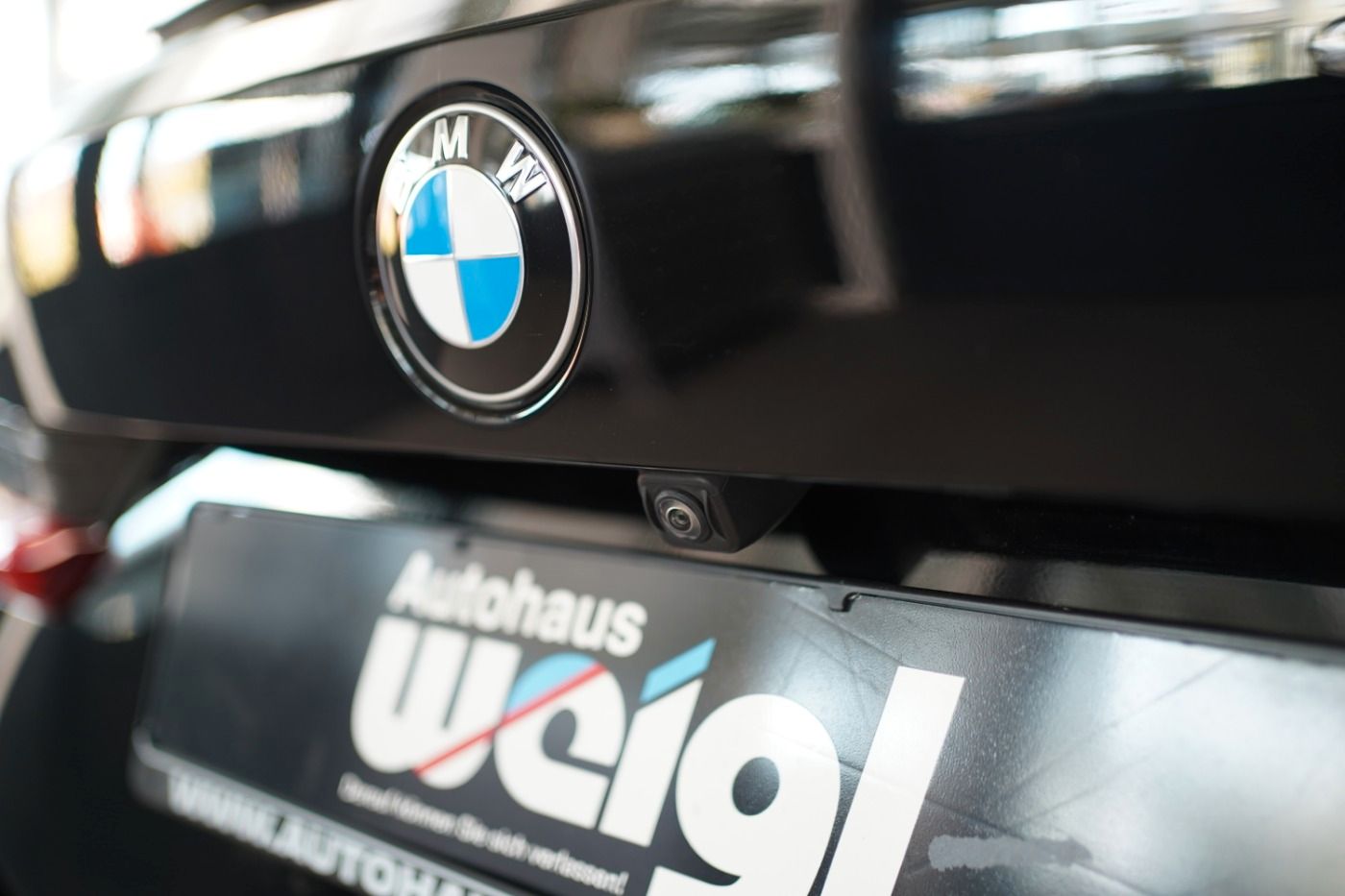 Fahrzeugabbildung BMW 320dA xDrive Sport Line +Live Cockpit+Laserlicht