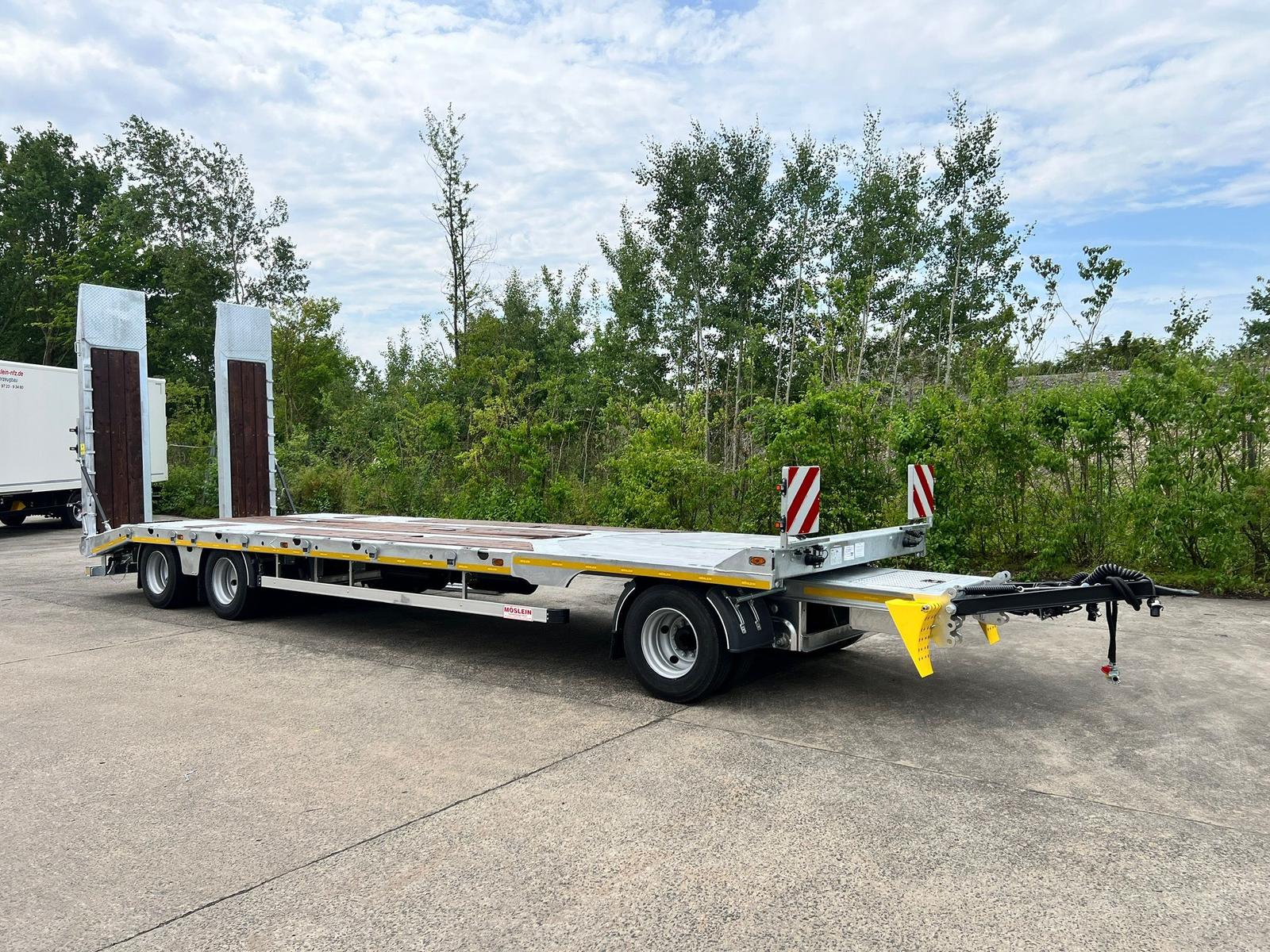 Möslein  3 Achs Tieflader mit gerader Ladefläche 8,20 m,