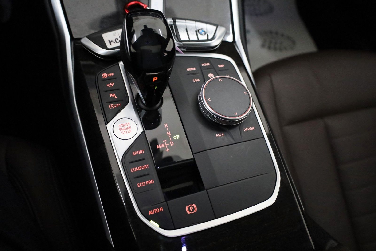 Fahrzeugabbildung BMW 330dA xDrive Luxury Line Leder,Navi,LED,SH,SD