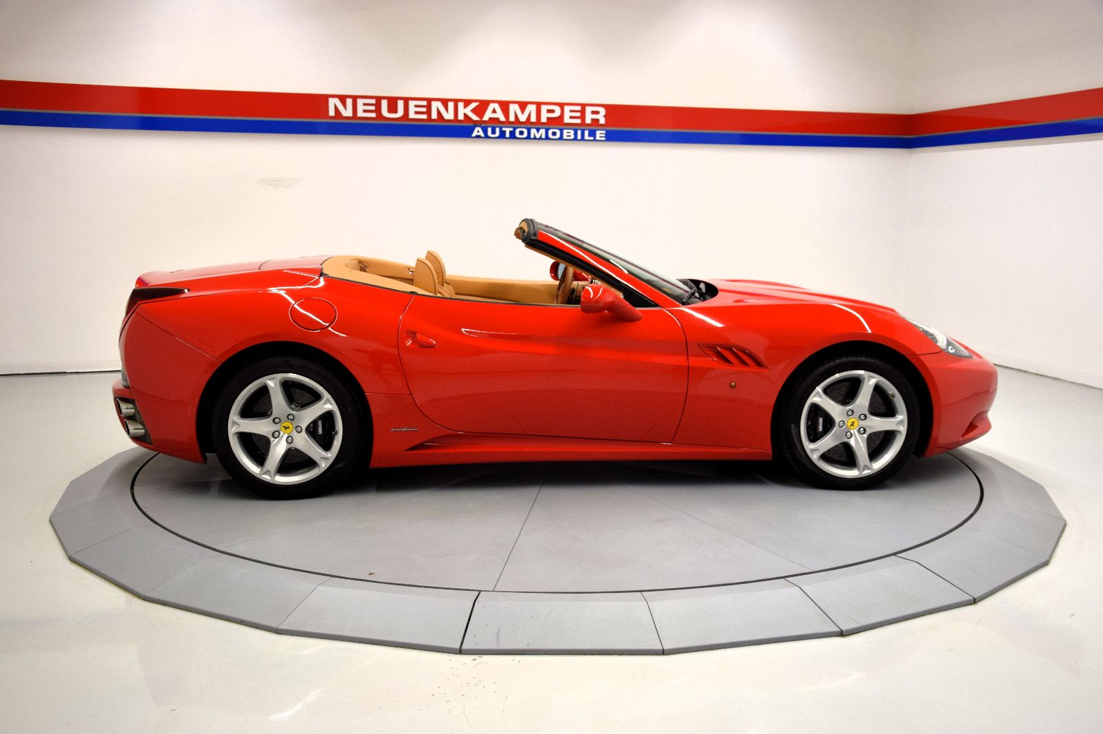 Fahrzeugabbildung Ferrari California 4.3 V8 Leder beige Navi Xenon PDC 2.H