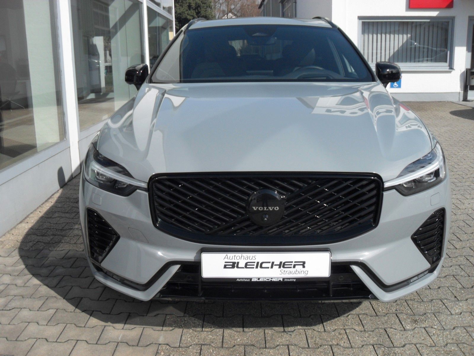 Fahrzeugabbildung Volvo XC 60 B5 Plus Black Edition AWD | Headup