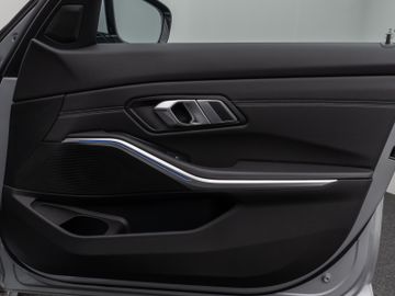 Fahrzeugabbildung BMW 320d xDLuxury Line DAB HiFi PDC Stop&Go Komfort