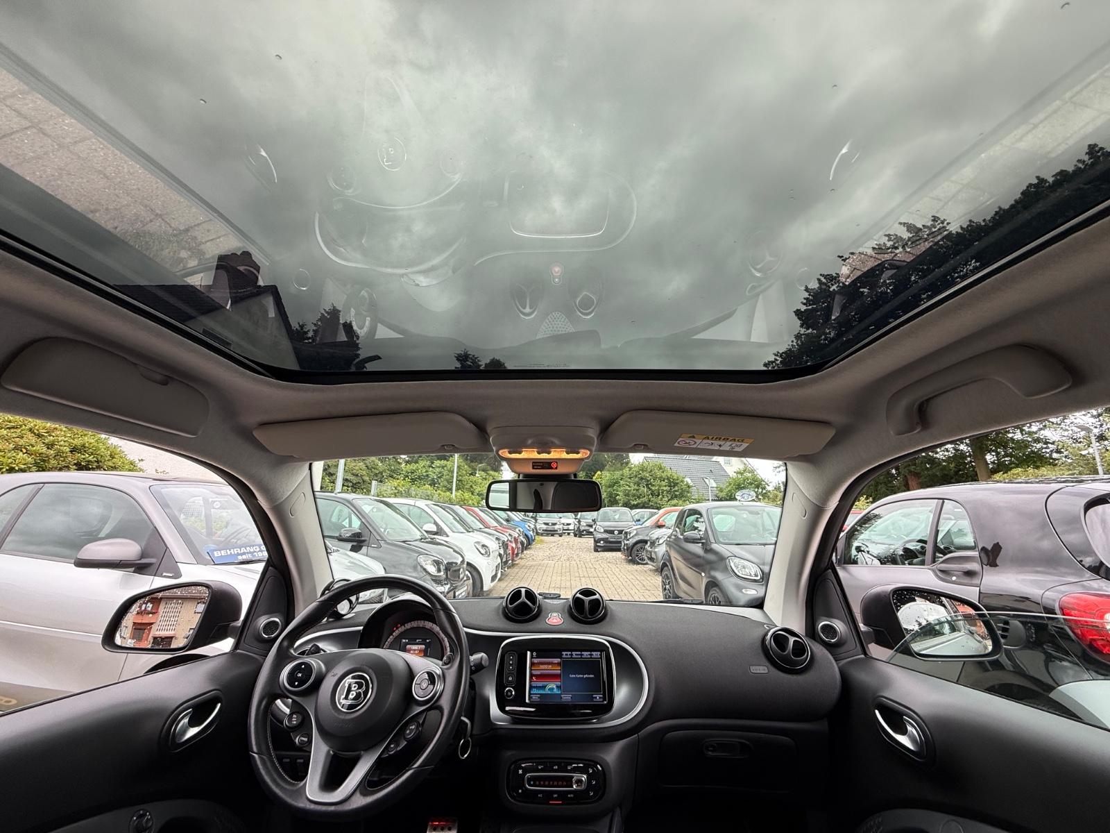 Smart ForTwo BRABUS*JBL*PANORAMA*KAMERA*NAVI*AMBIENTE*