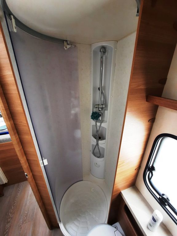 Fahrzeugabbildung Hobby De Luxe 545 KMF Autark/Mover/Combi 6/1. Hand