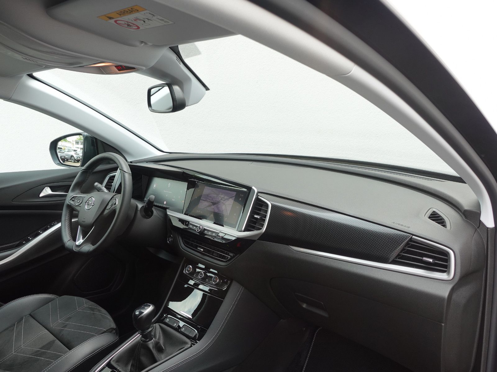 Fahrzeugabbildung Opel Grandland GS 1.2T,Navi,Kamera,19",Sitzhz,VollLED