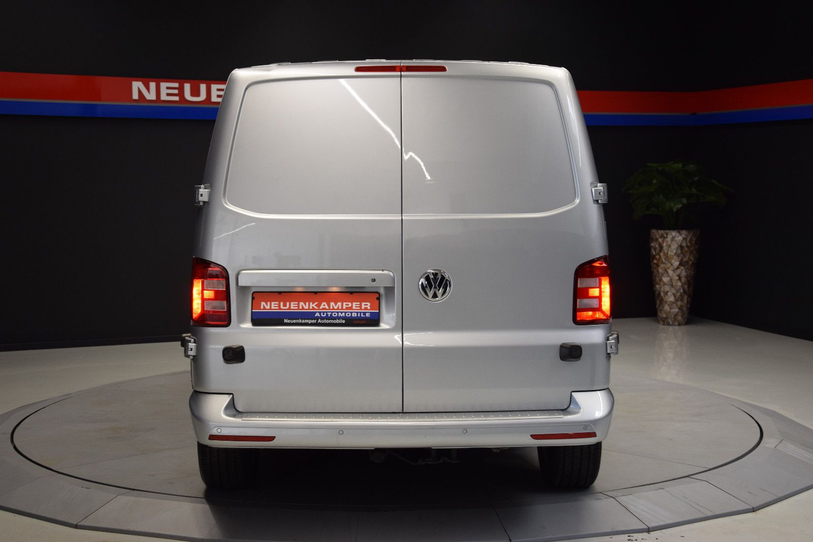 Fahrzeugabbildung Volkswagen T6 Transporter Kasten lang DSG 4Motion LED AHK