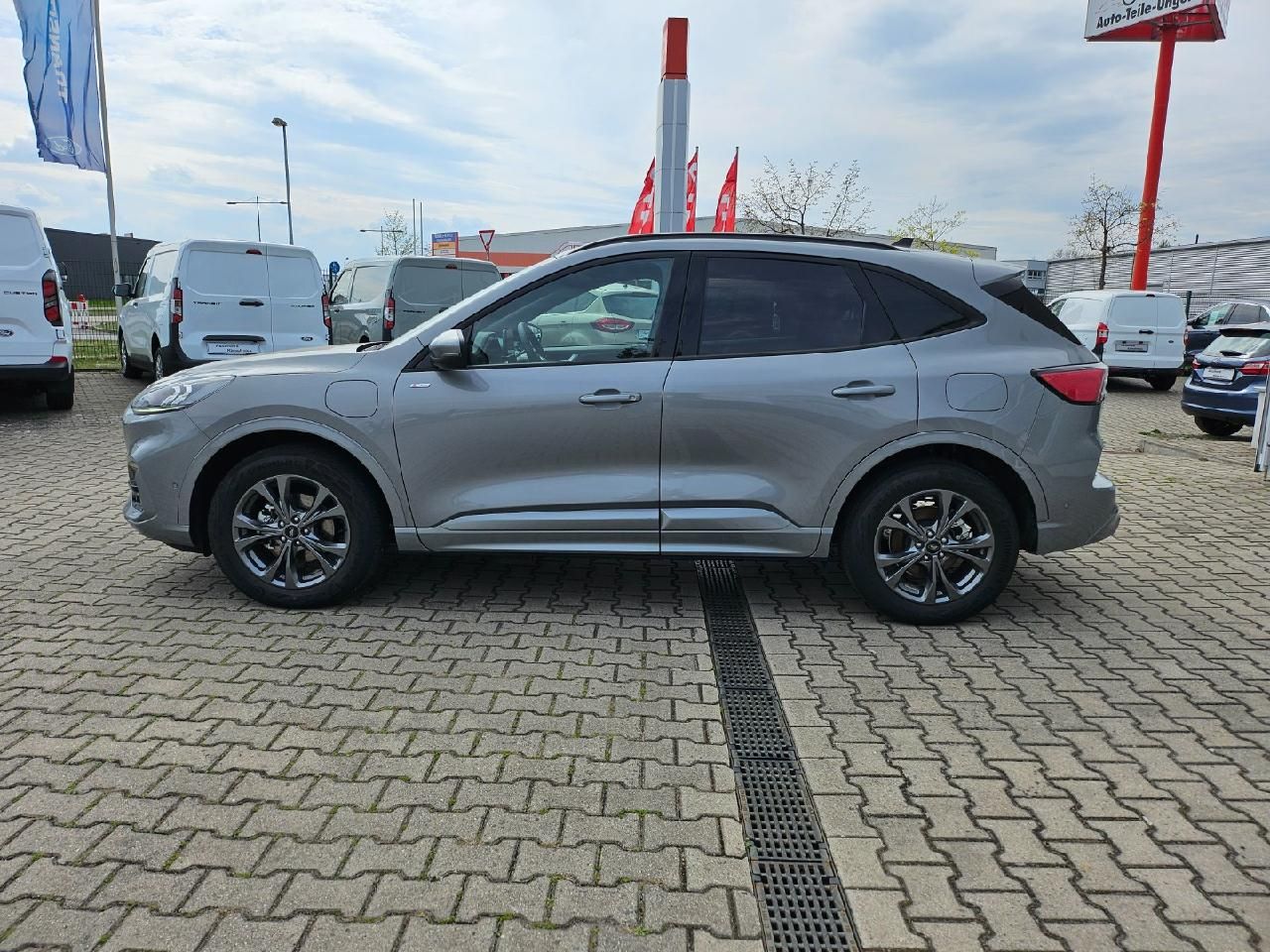 Fahrzeugabbildung Ford Kuga Plug-In Hybrid Navi, Winterpaket