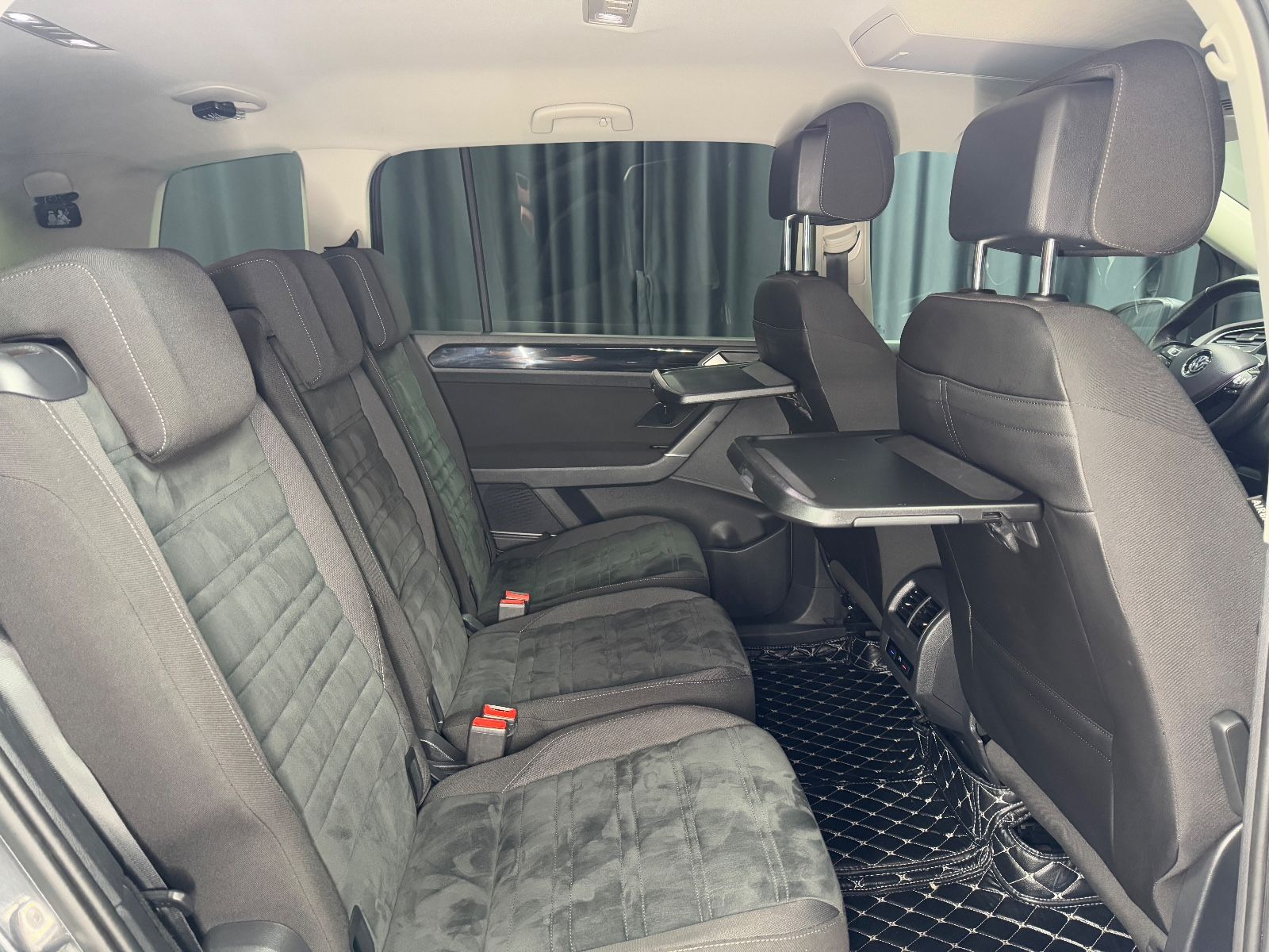 Fahrzeugabbildung Volkswagen Touran Highline|DSG|NAVI|7-SITZER|R-LINE|