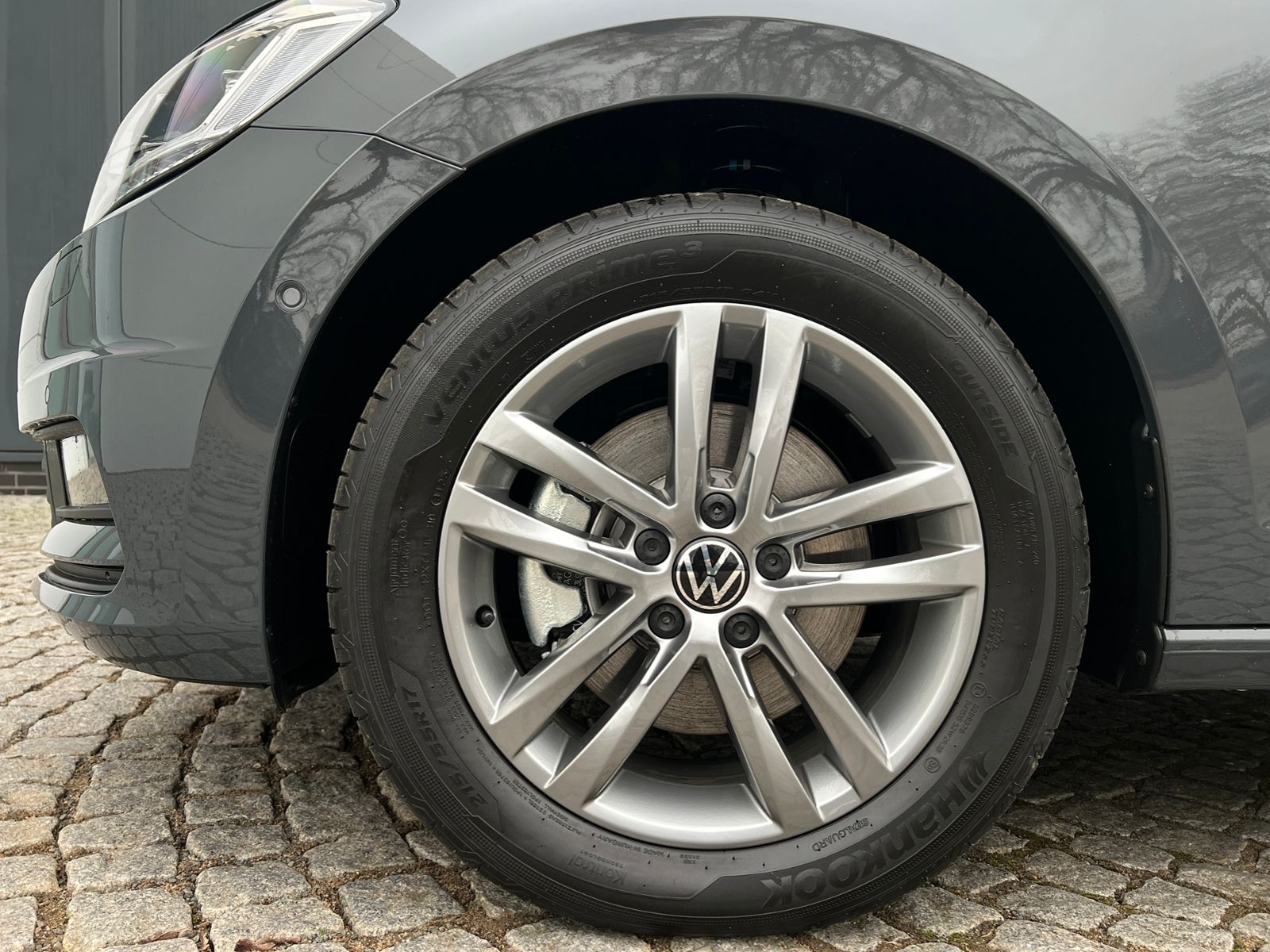 Fahrzeugabbildung Volkswagen Touran Comfortline 1.5 TSI DSG *LED, AHK, 7 Sitz