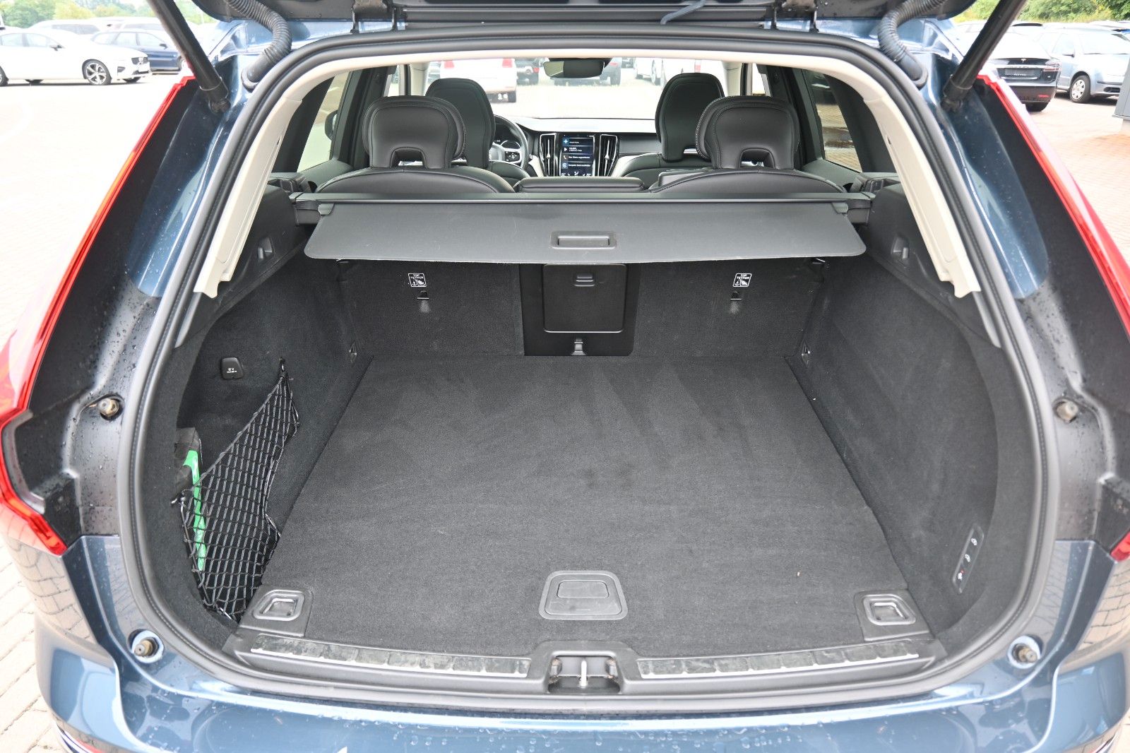 Fahrzeugabbildung Volvo XC 60 Inscript. T8 PHEV AWD*HUD*Massage*Luft*AHK