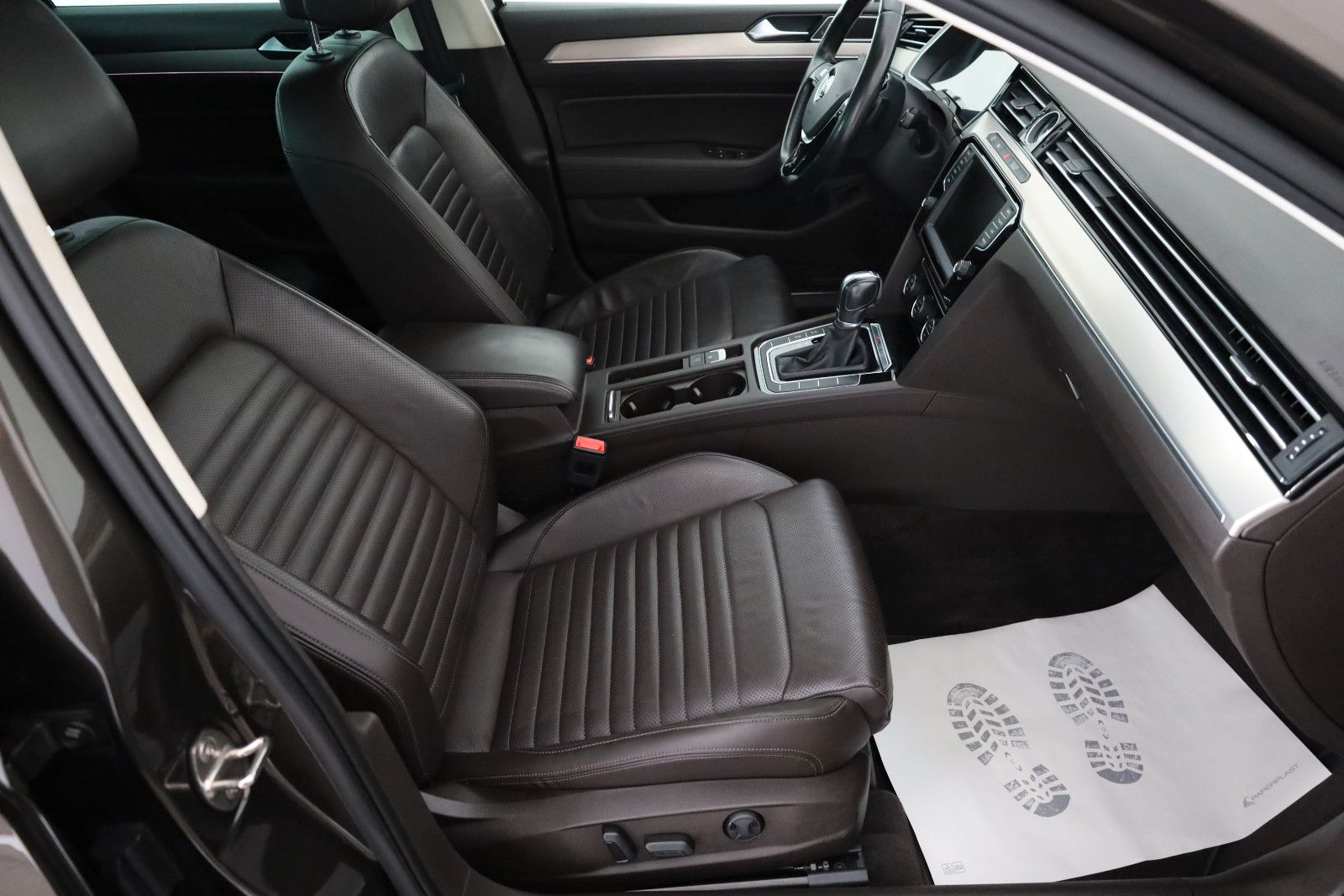 Fahrzeugabbildung Volkswagen Passat Variant Highline 4M Leder,Massage,ACC,360