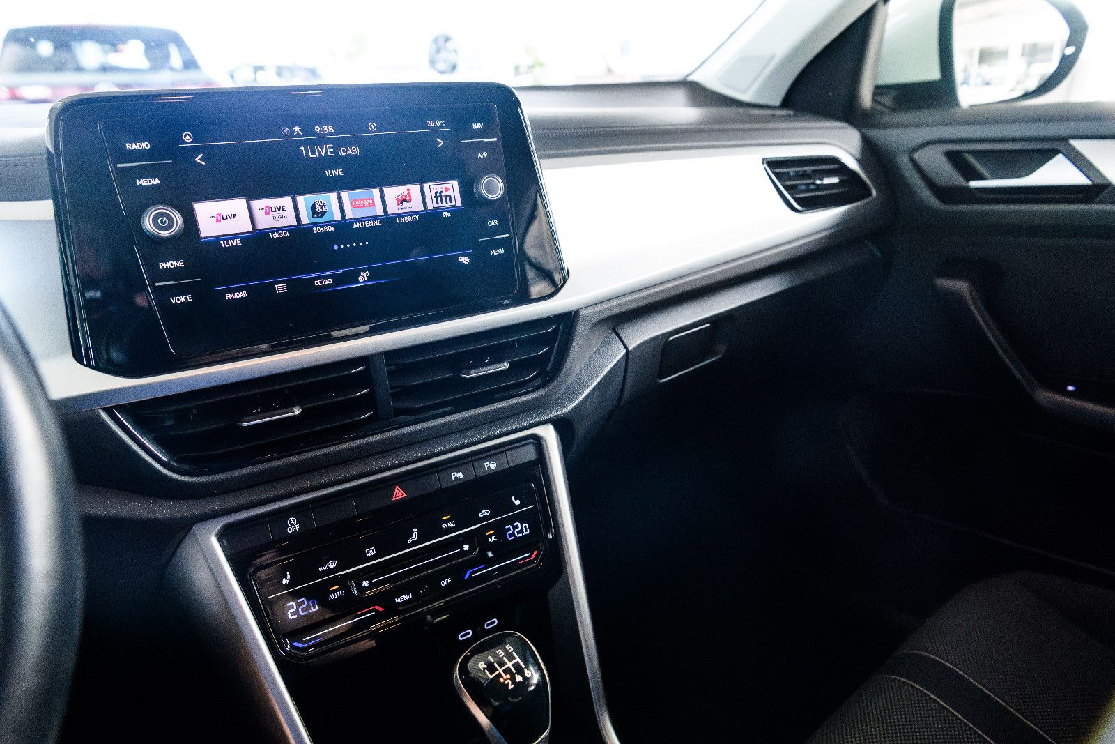 Fahrzeugabbildung Volkswagen T-Roc Life +LED+AW+Cockpit PRO+Park Assist+Ascot