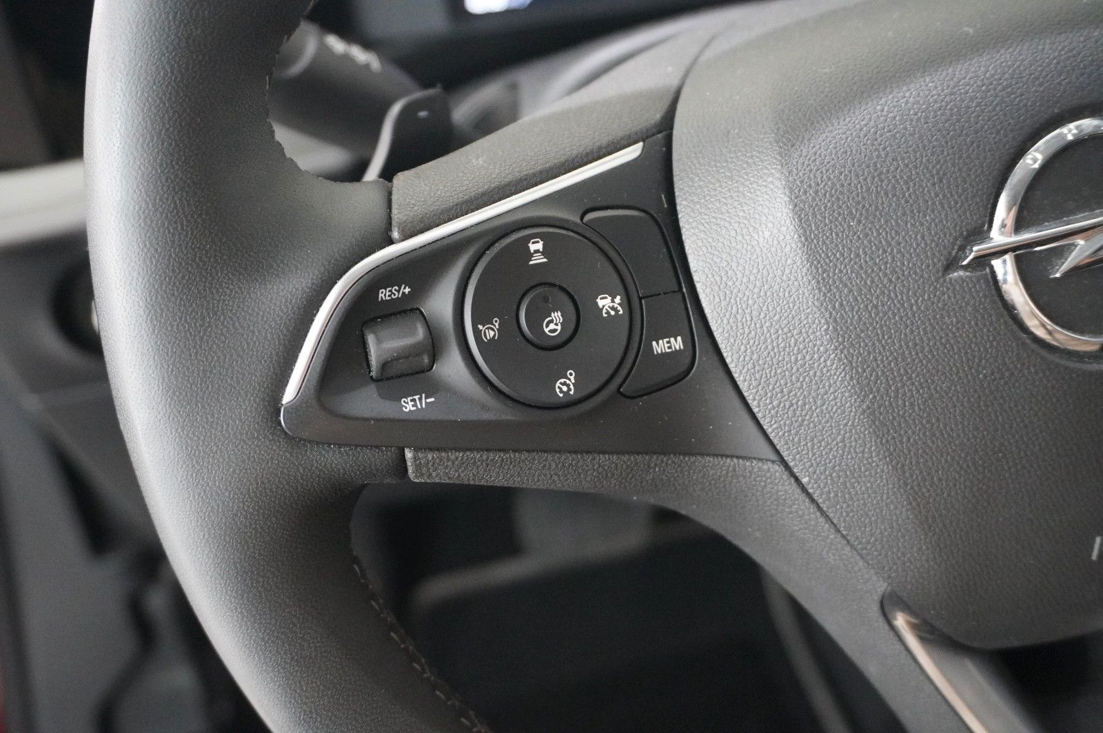 Fahrzeugabbildung Opel Mokka 1.2T ELEGANCE NAVI/LED/KAMERA/SH/SPORT/DAB