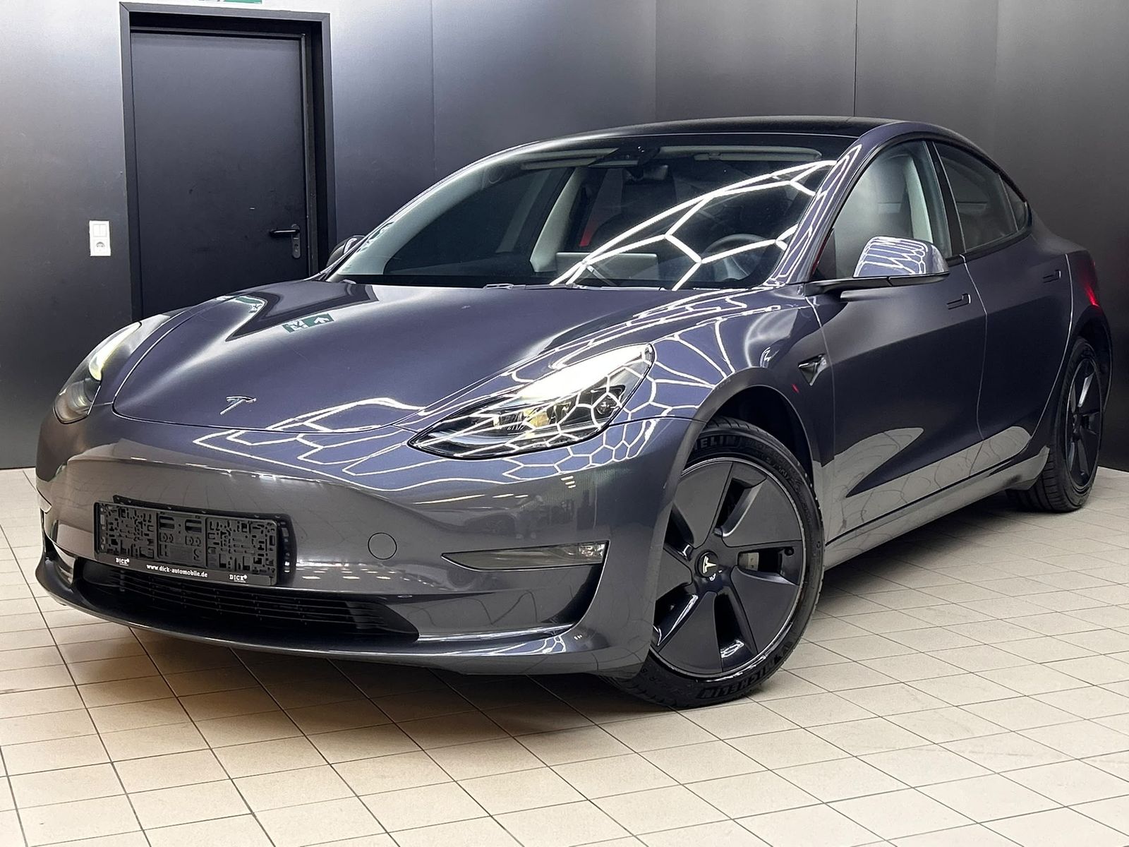 Fahrzeugabbildung Tesla Model 3 Long Range Dual AWD PANO+LED+NAVI+KAM+WP