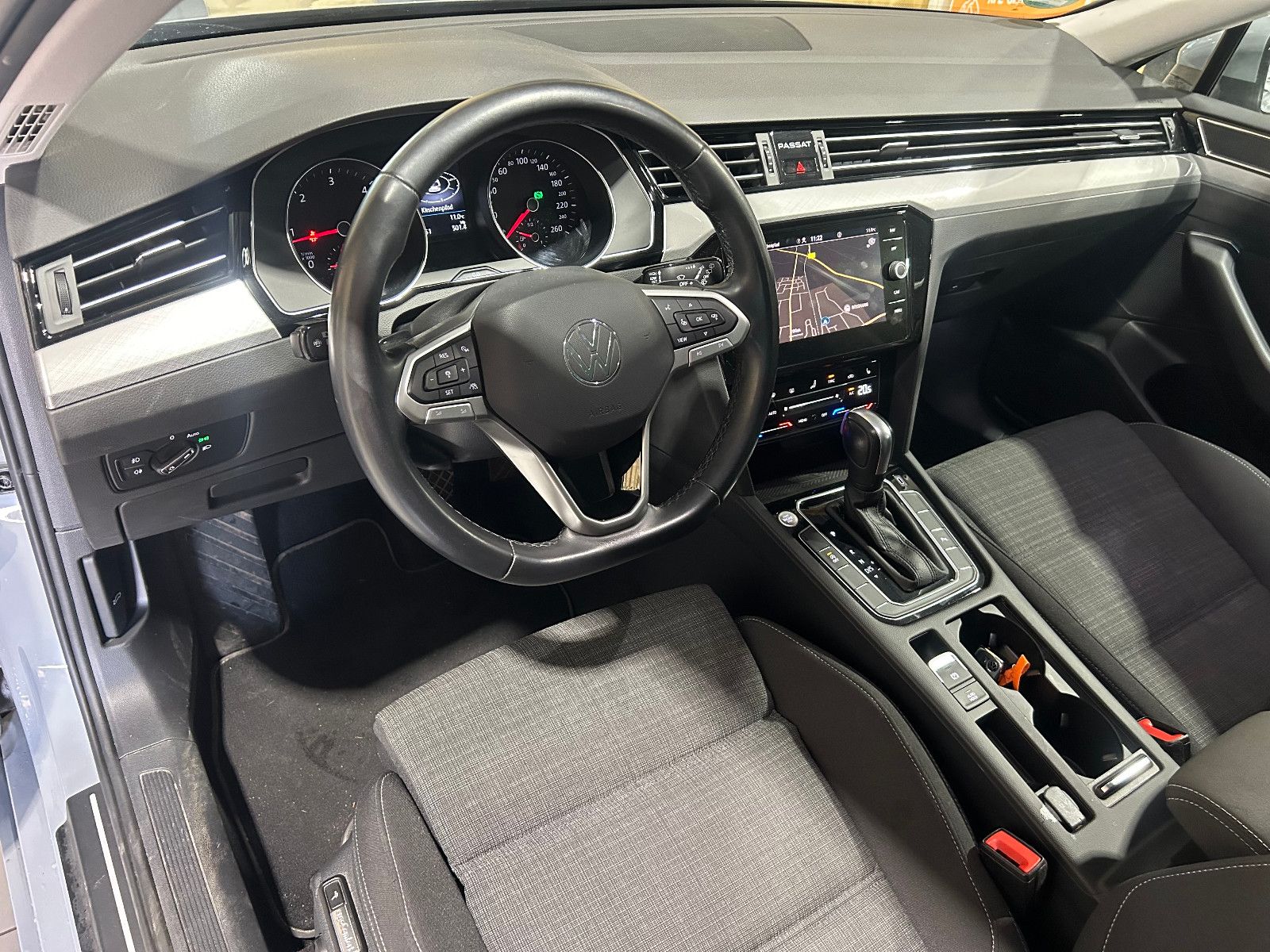 Fahrzeugabbildung Volkswagen Passat Variant Business/APPLE/8-FACH/ACC/KAMERA/
