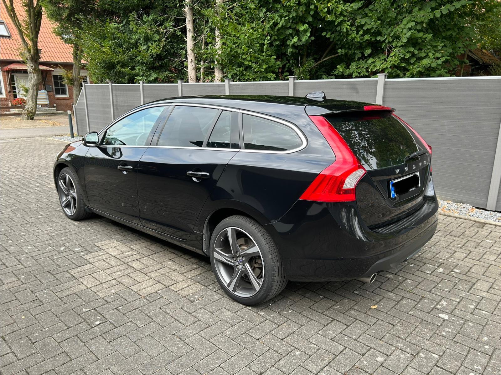 Volvo V60 2013 — rear view