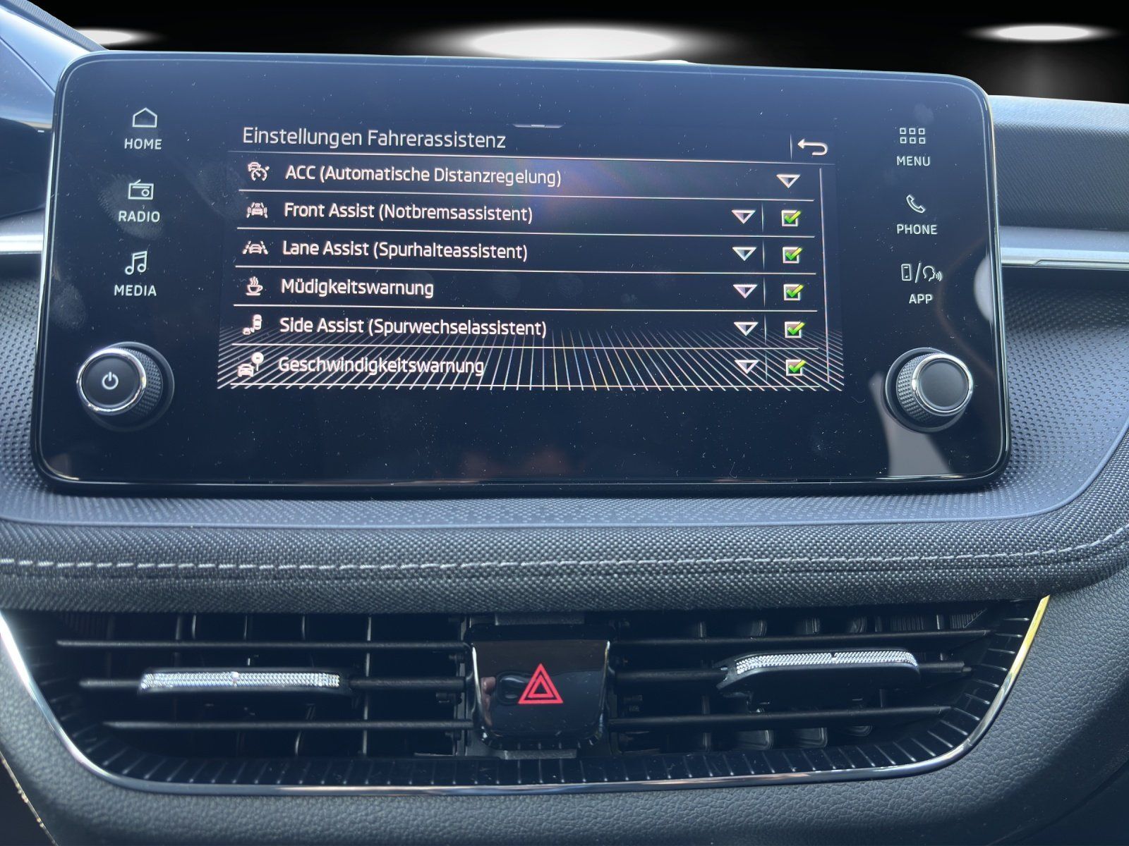 Fahrzeugabbildung SKODA Fabia Tour 1,0 TSI 70 kW