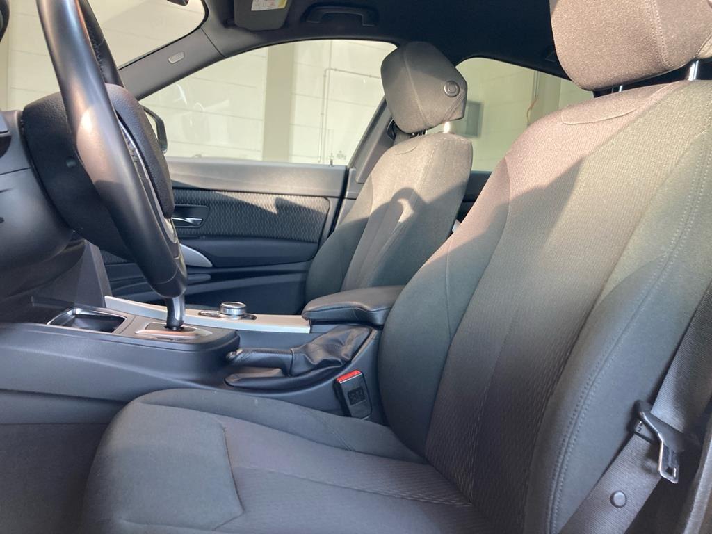 BMW 320i xDrive GT Aut. Advantage AHK+Navi+PDC+CD+