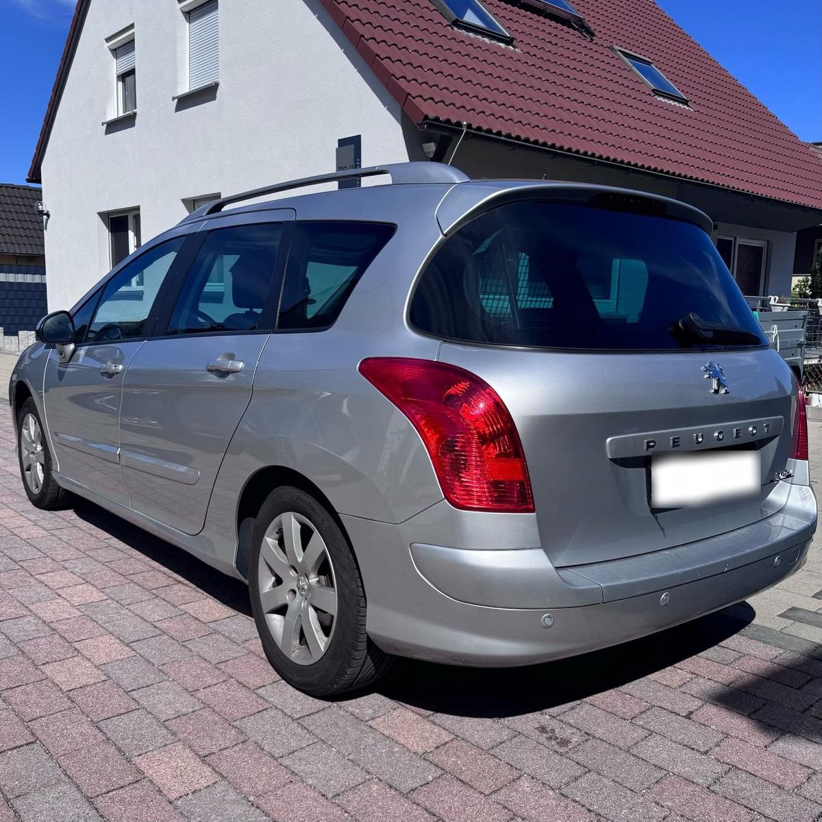 Peugeot 308 2011 — вигляд ззаду