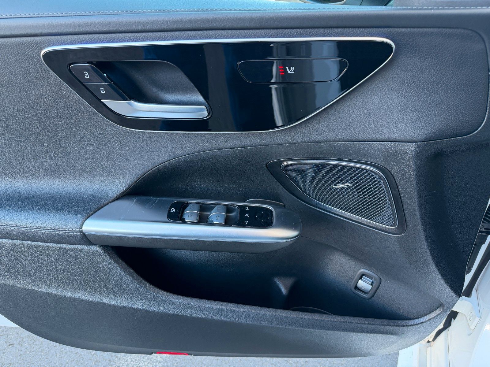 Fahrzeugabbildung Mercedes-Benz C 300 AMG Night+R-Kamera+LED+Ambiente+TOTW+18"