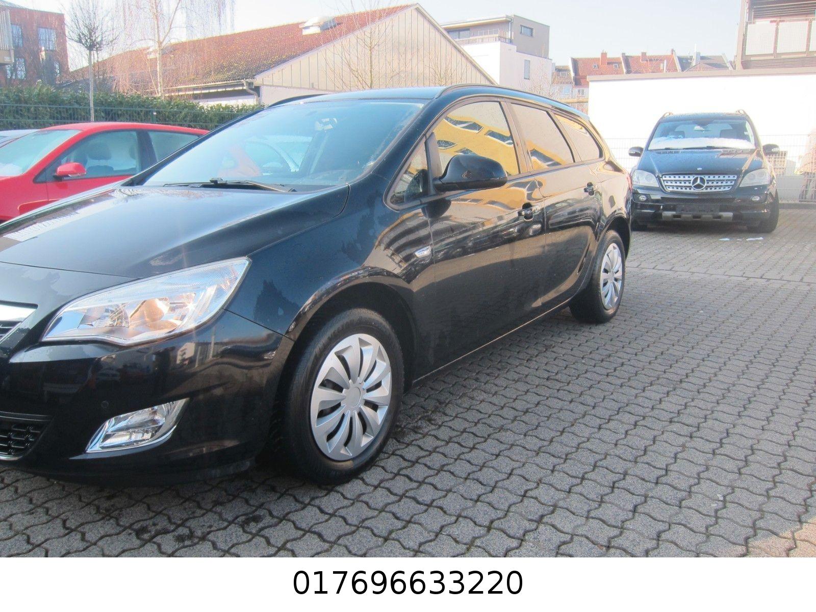 Opel Astra 2011 — interior