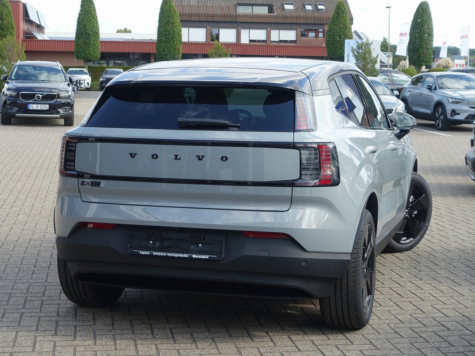 Volvo EX30 Black Edition P5 Electric Plus H&K imagem 2