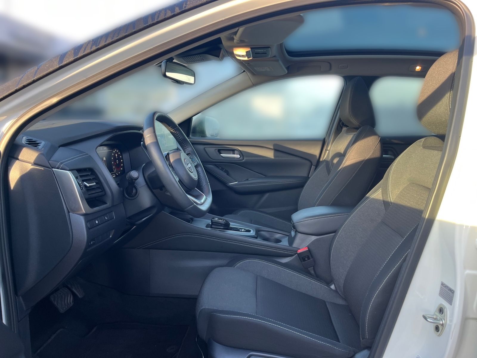 Fahrzeugabbildung Nissan Qashqai Black Editon e-Power *NAVI*PANO*WINTERPA