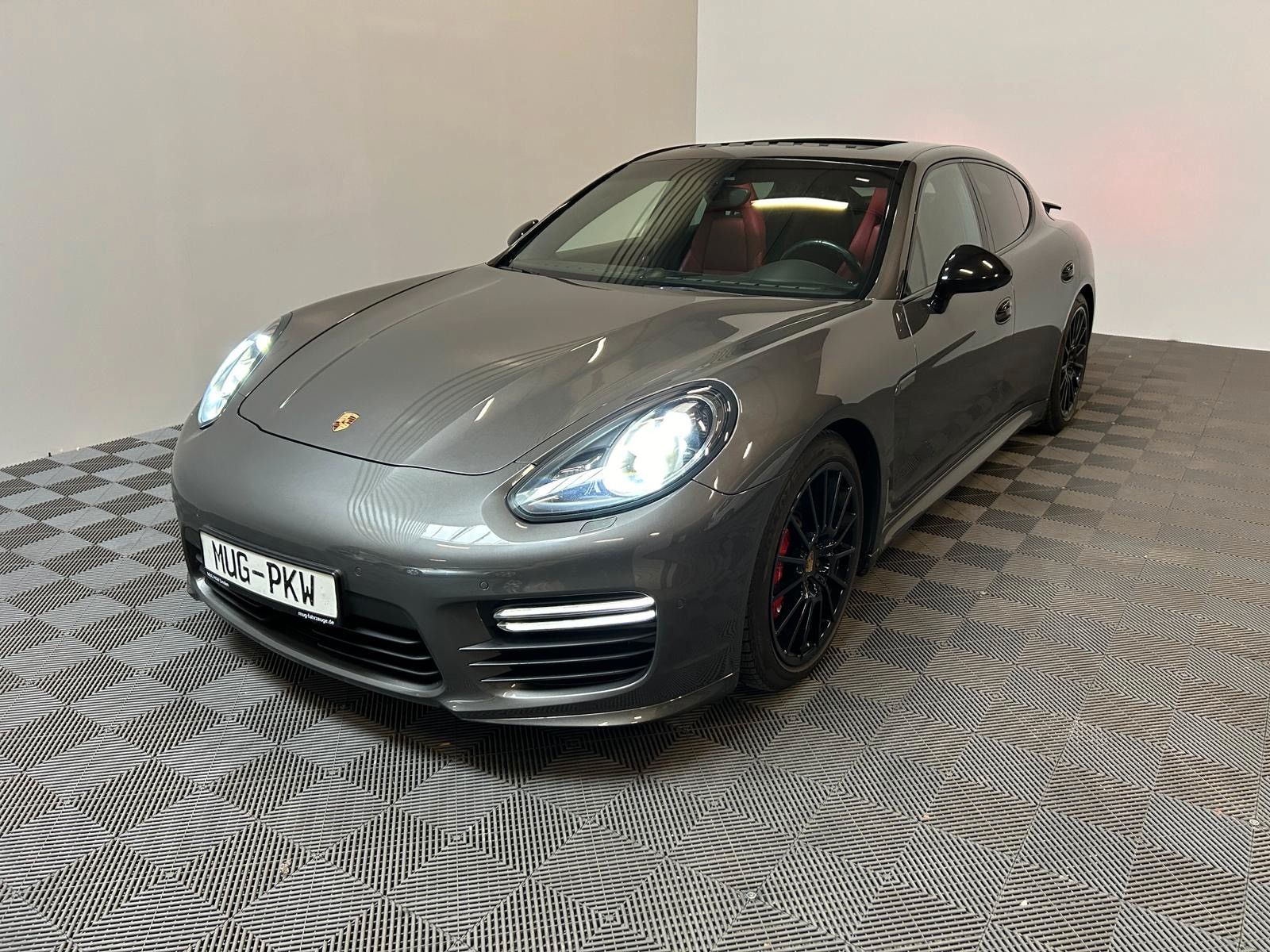 PORSCHE Panamera