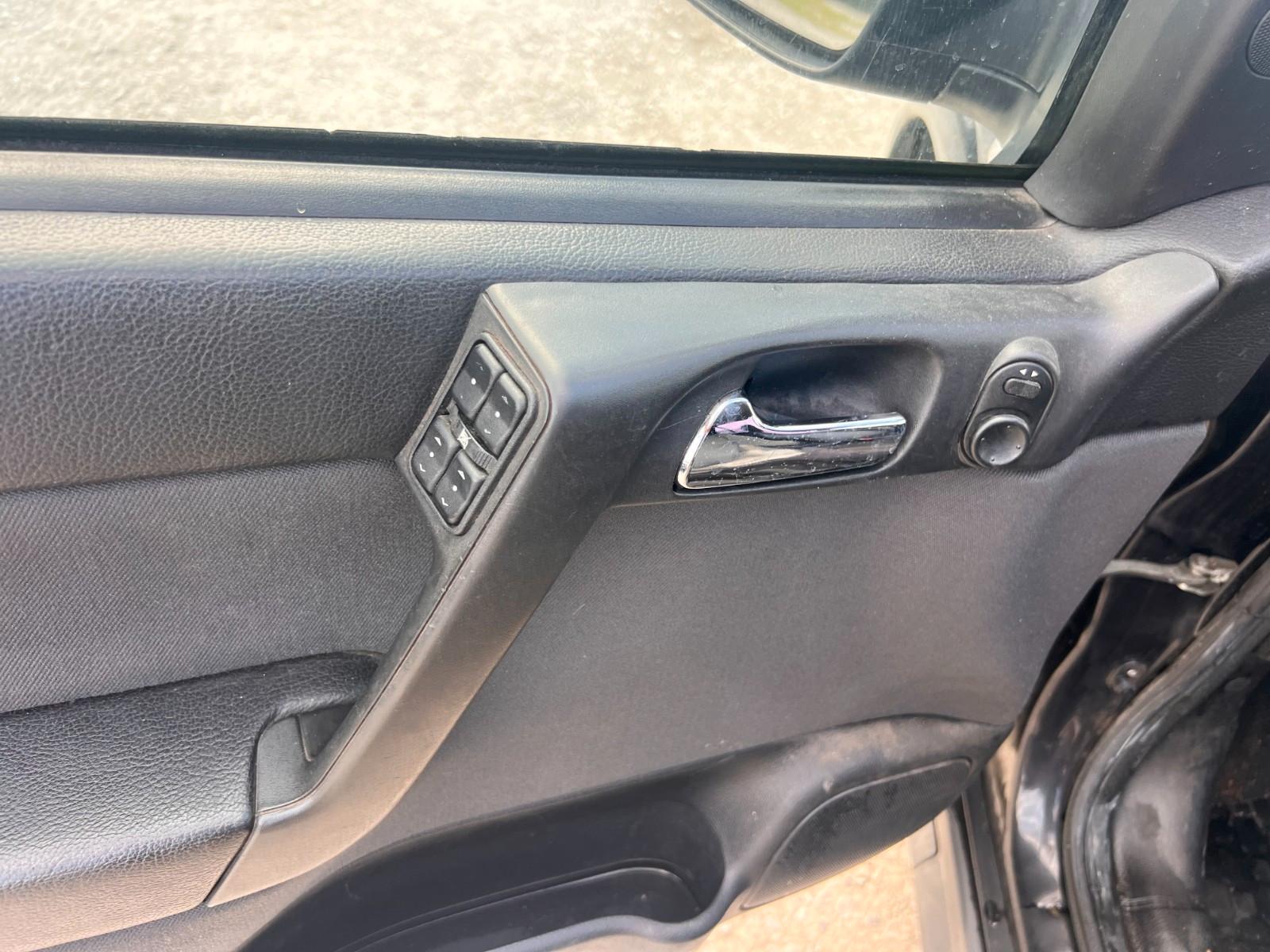 Opel Astra 2004 — photo 13