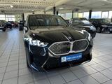 BMW iX2  eDrive20 M Sport AHK Allwettereifen Alcanta - BMW iX2 mit Anhängerkupplung