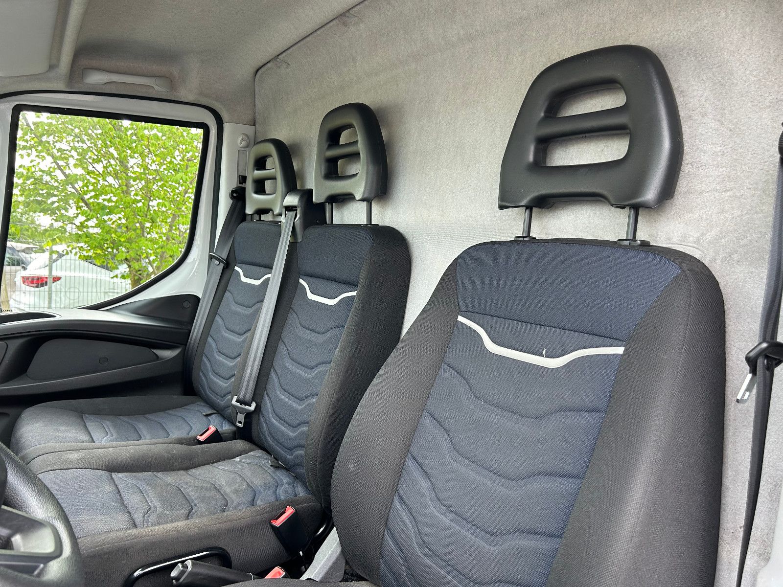 Fahrzeugabbildung Iveco Daily Kasten HKa 35 C ... V Radstand 4100