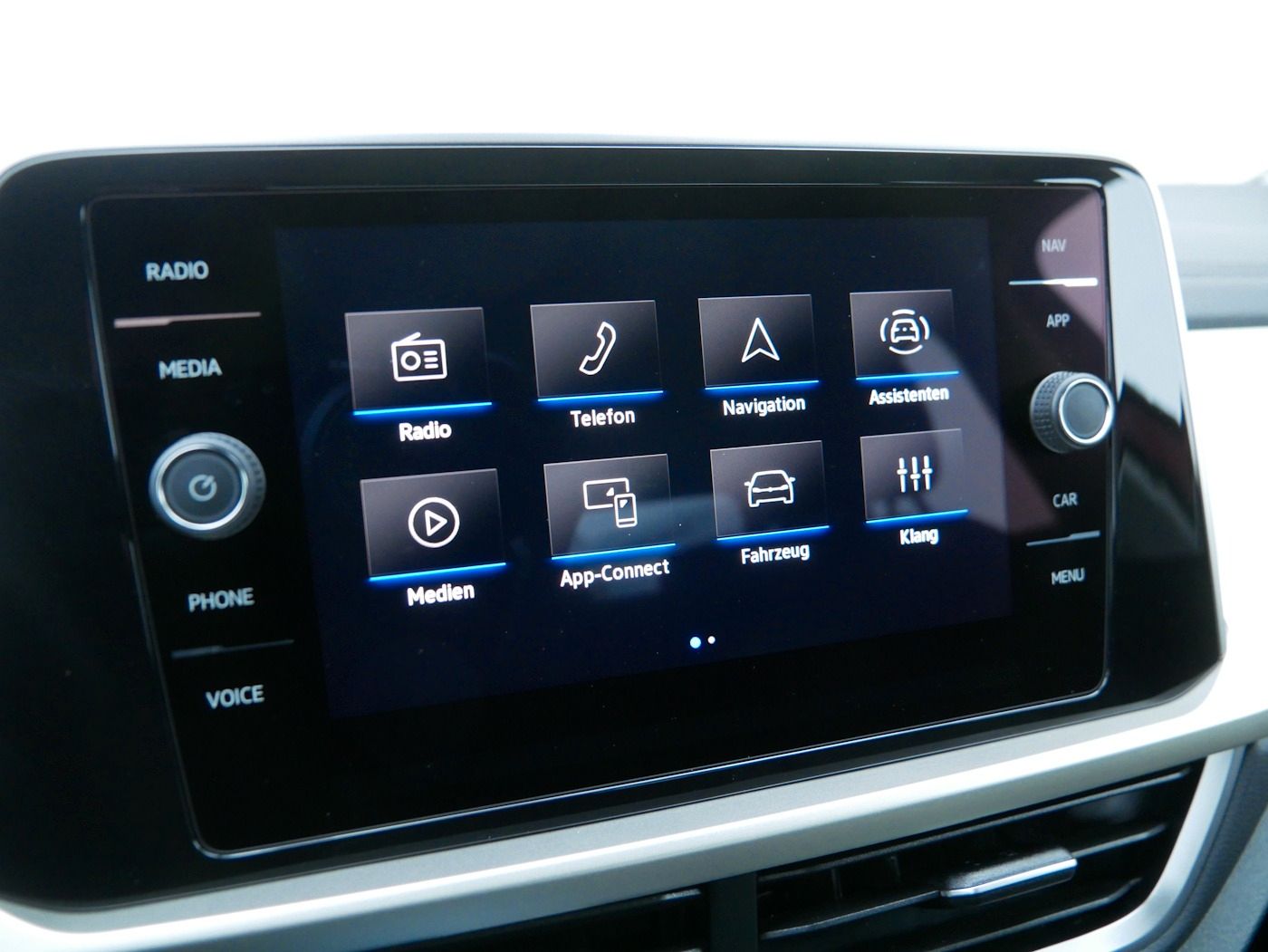 Fahrzeugabbildung Volkswagen T-Roc 1.0 MOVE NEU38T AHK Standheiz ACC LED SHZ