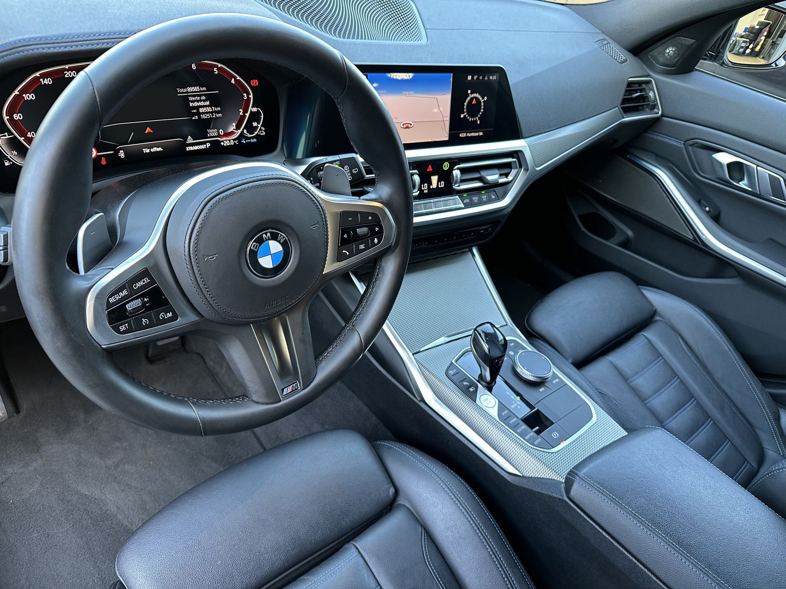 Fahrzeugabbildung BMW 330e Touring M-Sport NAV+LED+AHK+H&K+19ZOLL+1HD