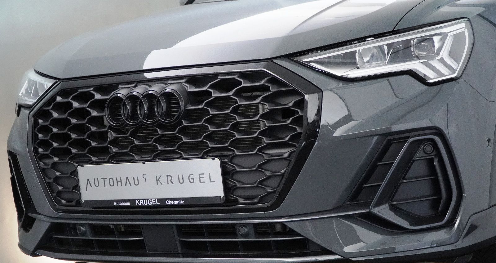 Audi Q3 Sportback Nanograu mit Optik-Paket S Line foto 2