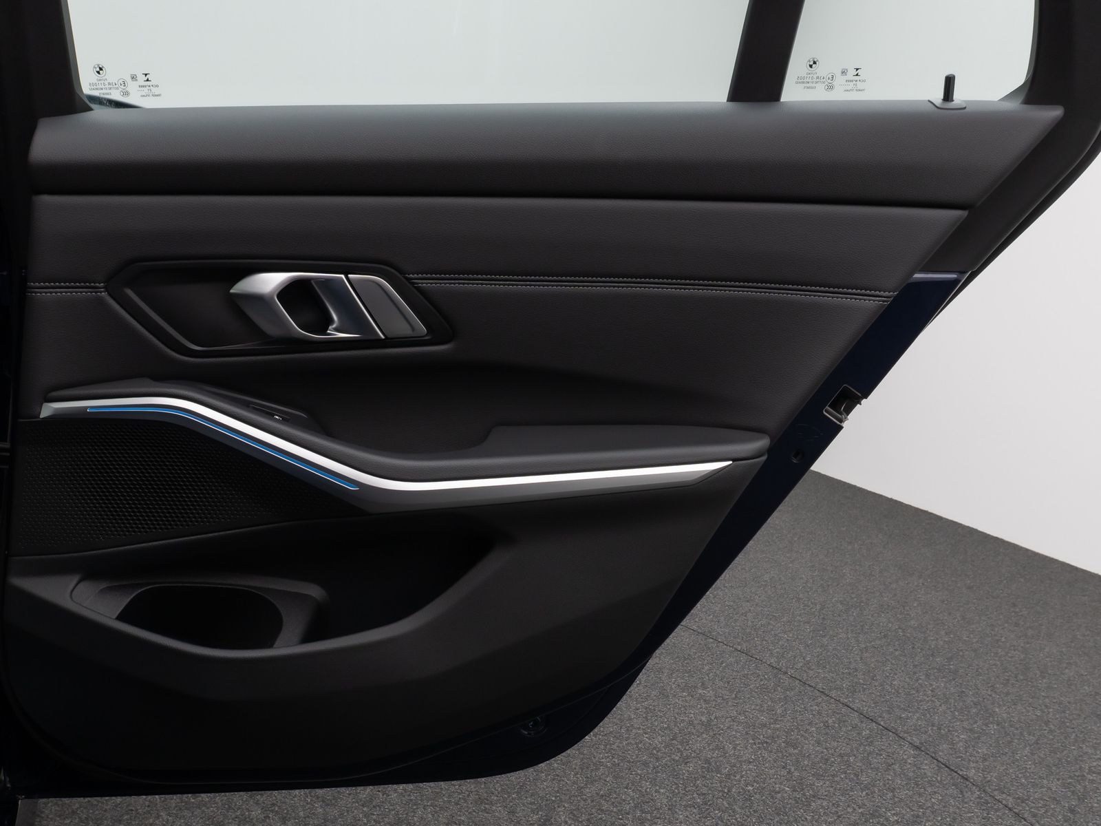 Fahrzeugabbildung BMW 330e xD SportLine Pano Kamera Laser HUD DAB HiFi
