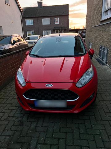 Ford Fiesta in Rot/St line Sportpaket