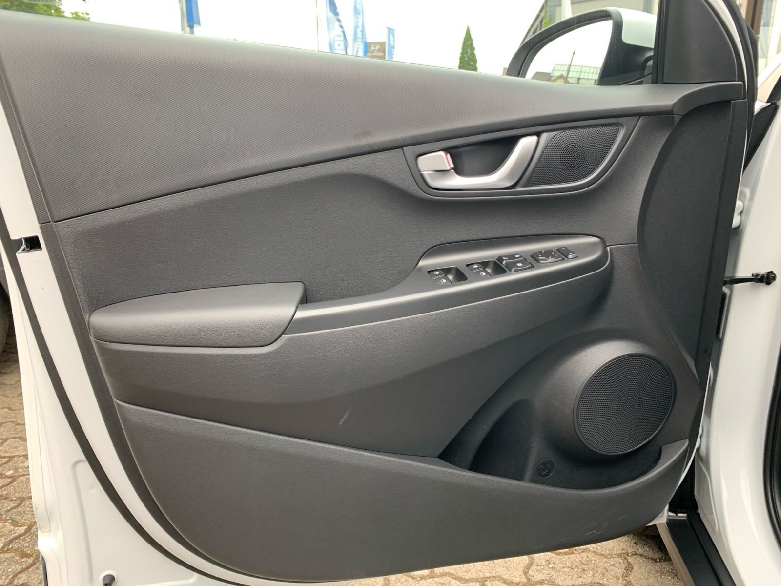 Fahrzeugabbildung Hyundai Kona Select Elektro 11 kW OBC Sitzheizung